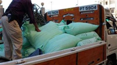 ضبط 9 طن دقيق مدعم وسكر ومصنع تعبئة مواد غذائية  بدون تراخيص بالقليوبية