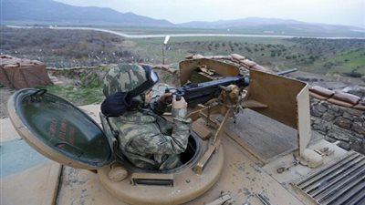 تركيا تشدد إجراءاتها على الحدود مع تفاقم الوضع في سوريا
