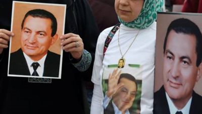 صحيفة إماراتية تستعرض آراء المصريين حول براءة مبارك.. 