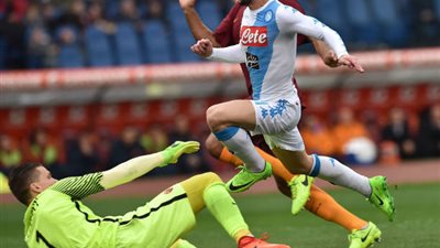 مارتينز يصعق من جديد شباك روما  أمام أعين محمد صلاح (فيديو)