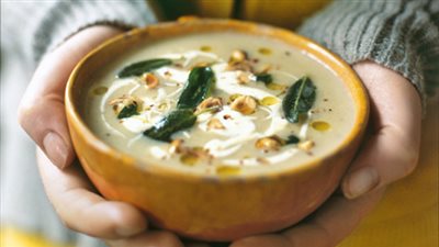 اليكم طريقة تجضير شوربة التفاح بالكرفس والكاري