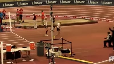 شاهد.. مُسن يقترب من المئة عام يفوز في سباق للجري (فيديو)