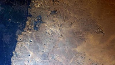 رائد فضاء حاول التقاط صورة للأهرامات.. وهذا ما حدث معه !