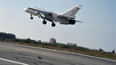 مقاتلات روسية تهدد مدمرة أمريكية فى البحر الأسود (فيديو)