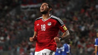 فيفا يهنيء أحمد حسن كوكا بعيد ميلاده (صورة)