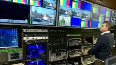 هذا هو سر المستطيلات الملونة التي تظهر عند إغلاق التلفزيون (فيديو)