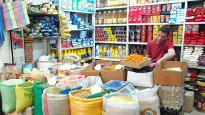 على خطى المواطنين.. التجار يقاطعون شراء السلع.. و