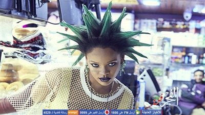 ريهانا تزين غلاف Paper Magazine بإطلالة غريبة (صور)