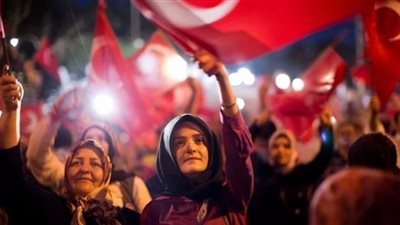 تظاهرة نسائية بالآلاف في اسطنبول دعماً لتوسيع صلاحيات أردوغان