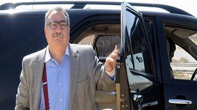 إبراهيم عيسى يغادر النيابة بعد سداد الكفالة