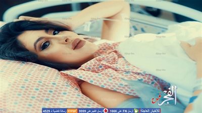 إعلامية مغربية ترضع طفلتها أمام متابعيها (صورة) 