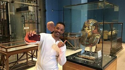 وَيْل سميث يغادر مطار القاهرة بطائرته الخاصة  