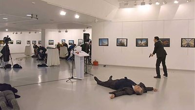 اعتقال مواطنة روسية للاشتباه بتورطها في اغتيال السفير الروسي بتركيا