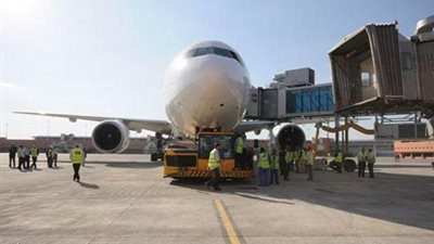 طوارئ بمطار القاهرة لتأمين شحن 300 كيلو ذهب إلى كندا