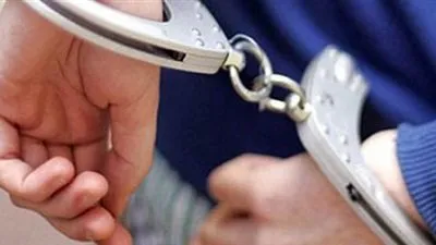 ضبط عاطل بحوزته ٤ قطع أسلحة نارية في مصر الجديدة