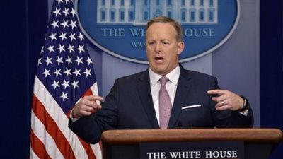  المتحدث باسم البيت الأبيض: قرار منع دخول أمريكا لا ينطبق على حاملى تأشيرة سفر سارية