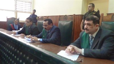  تأجيل محاكمة متهم بحرق سيارة عضو بـ6 أبريل بالمنيا