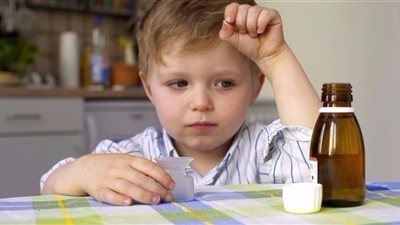 حيل ذكية لإعطاء أدوية السعال المُرة للأطفال