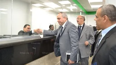 نائب رئيس هيئة البريد يفتتح أول مكتب بريد نموذجي في السويس (صور)