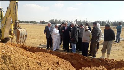 محافظ السويس يتفقد قرى شباب الخريجين ومحطة غرب النفق