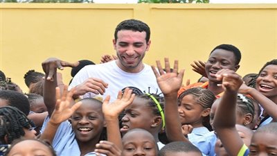 كريستيانو رونالدو يستنسخ إنسانية 