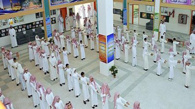 تحقيقات عاجلة بعد اشتباه في تسمم طلاب بـ