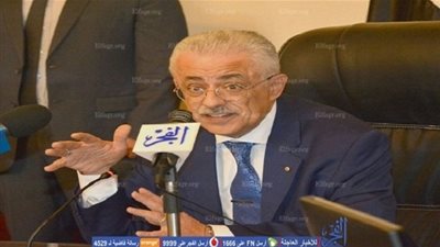 استبعاد مديرة مدرسة وإحالة المسئولين عنها لـ