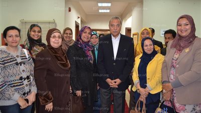 في يومها العالمي.. المرأة بقنا تنظم معرضًا فنيًا (صور)