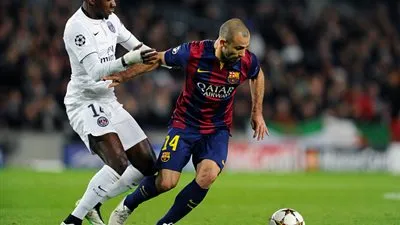 الحكم يتغاضي عن ركلة جزاء صحيحة لباريس سان جيرمان أمام برشلونة (فيديو)