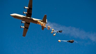 طائرات عسكرية سعودية تنفذ إسقاطًا جويًّا 