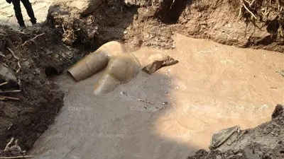 الكشف عن تمثالين بارتفاع ٨ أمتار لرمسيس الثاني في المطرية  (صور)