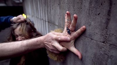 القبض على شاب خطف حبيبته واغتصابها لمدة شهرين