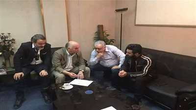 أشرف زكي يروي موقف إنساني لـ تامر حسني ومساهمته في علاج محمد شرف