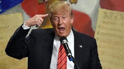 أطباء نفسيون يحذرون: ترامب شخص خطير ويجب عزله من منصبه لحماية المواطنين