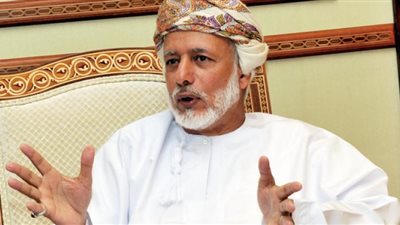 وزير الخارجية العماني يبحث مع نظيره السنغافوري العلاقات الثنائية