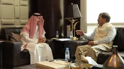 الغفيص يبحث مع السفير الهندي التعاون في مجالي العمل والتنمية