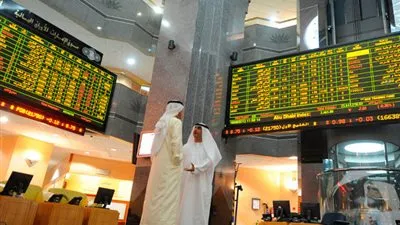 تراجع جماعي للأسهم الخليجية متأثرة  بانخفاض أسعار النفط