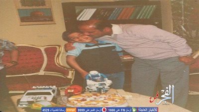 صورة نادرة لأمير طعيمة ووالده