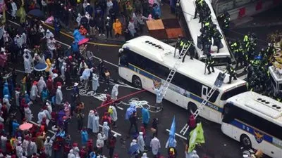 عاجل.. سقوط أول قتيل في تظاهرات كوريا الجنوبية بعد عزل رئيسة البلاد