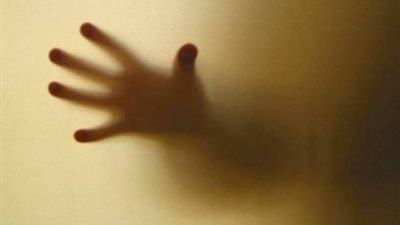 أم تحرق طفلتها حية بعد تخديرها.. والمحكمة تقضي بالمؤبد !