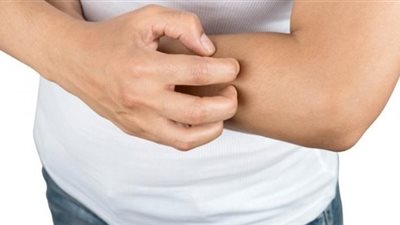 لماذا يحكّ الإنسان جلده عندما يرى شخصاً آخر يفعل ذلك ؟