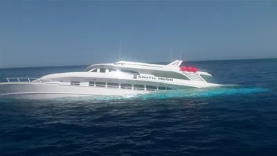 إصابة 13 شخصًا إثر غرق مركب سياحى فى شرم الشيخ