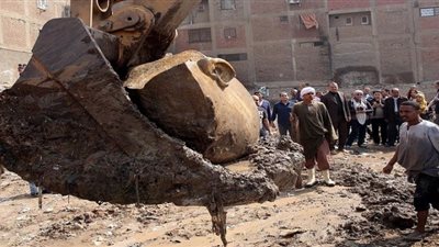 رئيس البعثة المصرية الألمانية: عملية رفع تمثال المطرية ناجحة بنسبة 100%