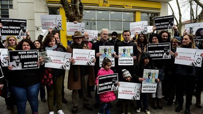 صحافيون أتراك يتظاهرون في إسطنبول للإفراج عن زملائهم معتقلين