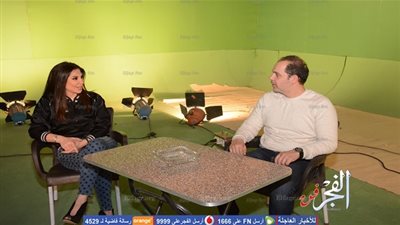 عادل إمام يستقبل إليسا في لوكيشن مسلسله 