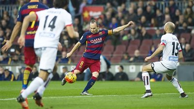 برشلونة يصارع ديبورتيفو عصرا بعد المعجزة التاريخية