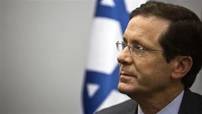 زعيم المعارضة الإسرائيلية يبارك دعوة البيت الأبيض لأبو مازن