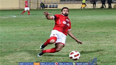 لقطة إنسانية لنجم الأهلي أمام بيدفيست