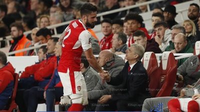 أسطورة آرسنال يتوقع تجديد عقد 