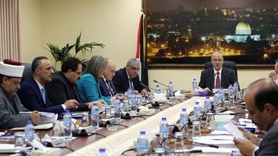 أهم أخبار فلسطين اليوم.. الحكومة تؤكد التزامها بتقديم كافة الخدمات لقطاع غزة